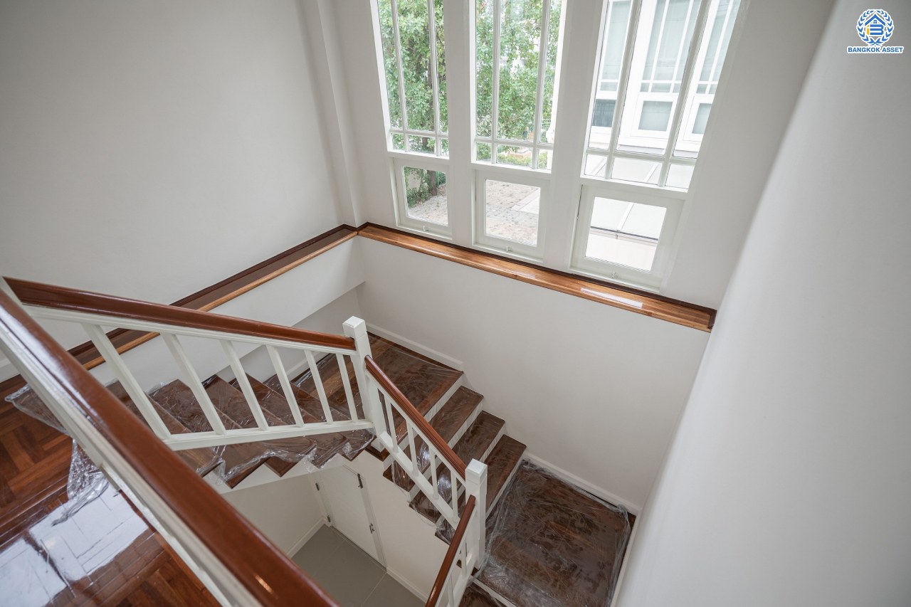 บ้านมือสองตกแต่งใหม่ โครงการ มณีรินทร์พาร์ค รัตนาธิเบศร์-ท่าอิฐ หลังมุม แบรนด์ Property Perfect เนื้อที่ 74.10 ตร.ว. ฟังก์ชัน 3 ห้องนอน 3 ห้องน้ำ 1 ห้องอเนกประสงค์ จอดรถได้ 2 คัน บนทำเลศักยภาพ เชื่อมต่อทั้ง ถนนรัตนาธิเบศร์ และถนนราชพฤกษ์ ใจกลาง 2 เซ็นทรัลฯ ใกล้ทางด่วน "งามวงศ์วาน" และรถไฟฟ้า "สถานีบางรักน้อยท่าอิฐ"